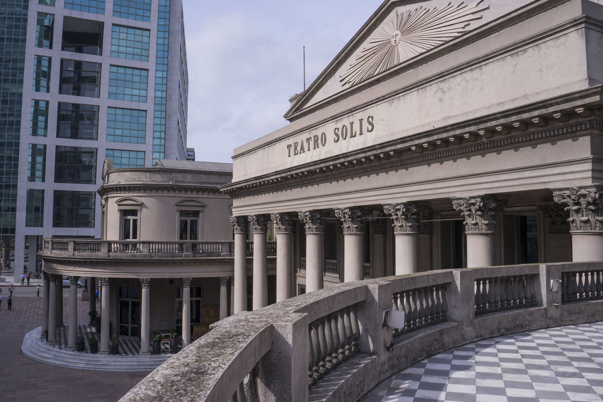 Iluminando la historia: el Teatro Solís y la masonería