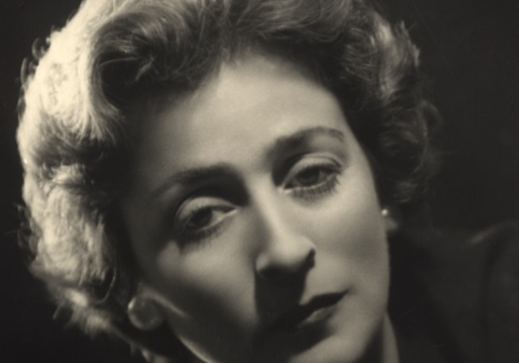 China Zorrilla y su participación en la Comedia Nacional